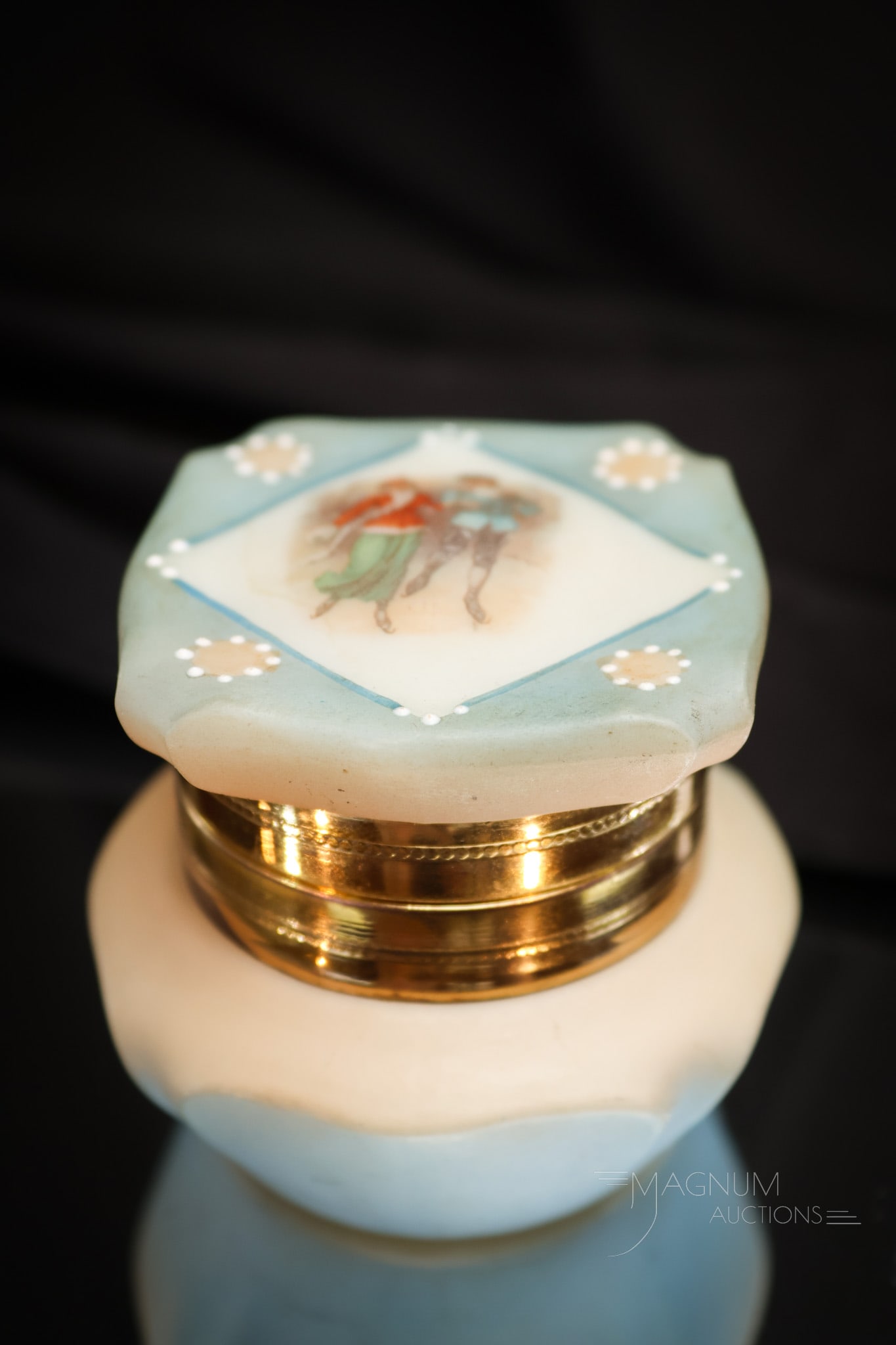 Signed Nakara Wavecrest Victorian Glass Portrait 2" Ring Box (1 of 5)