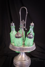 Meriden Silverplate Hobb's Marine Green Uranium Victorian Daisy & Button Cruet Condiment Castor Set