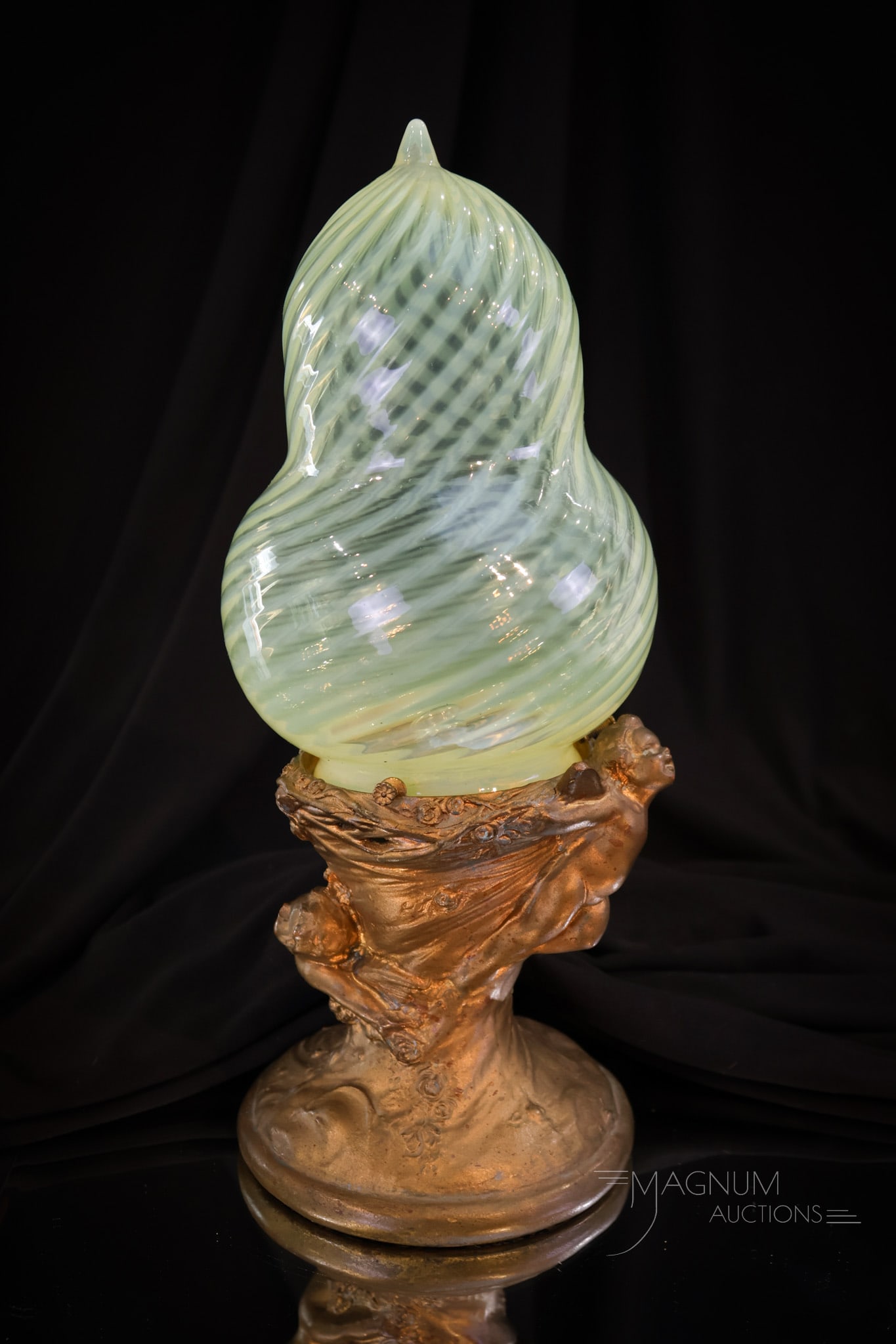 Vaseline Opalescent Glass Boudoir Cherub Lamp (1 of 12)
