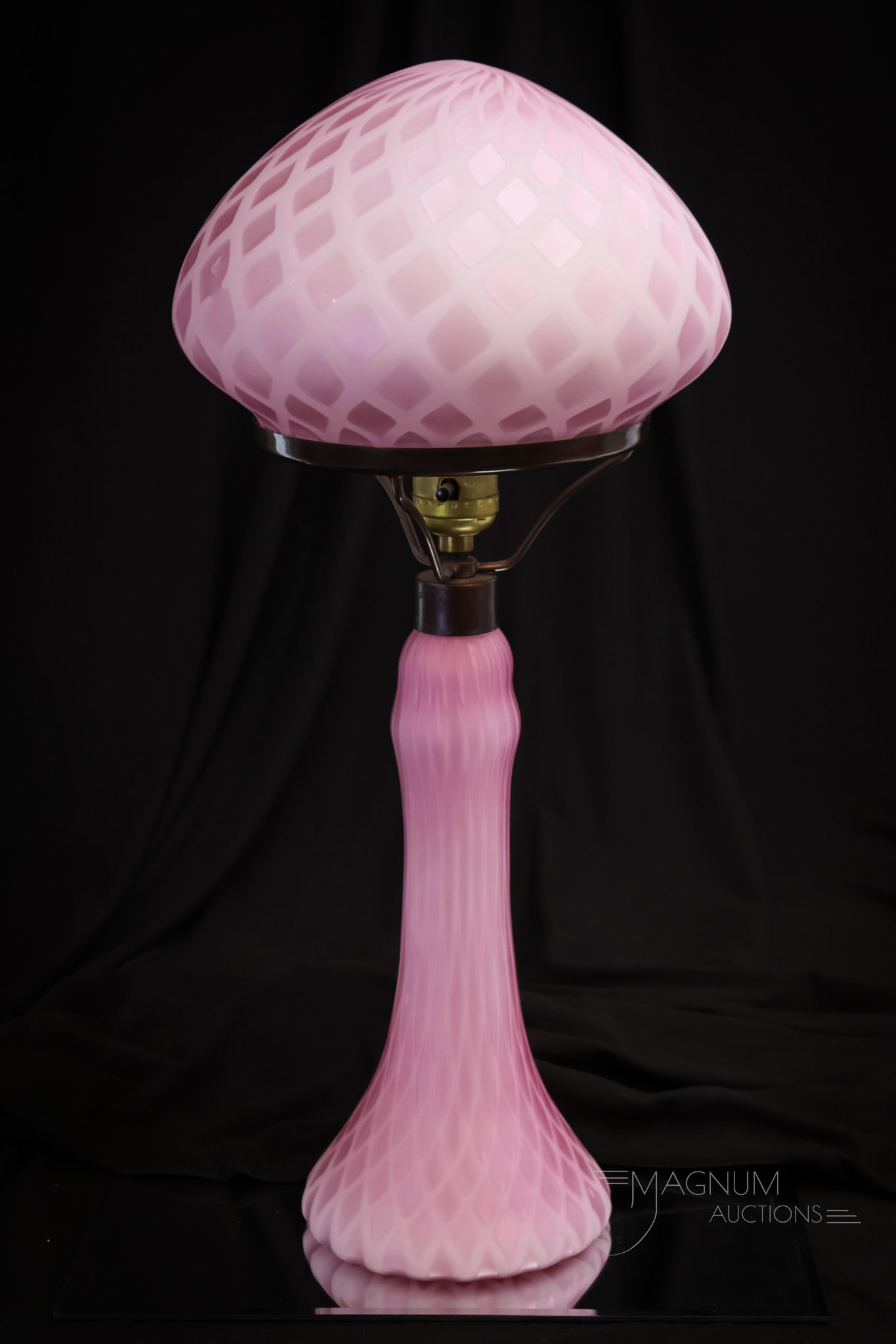 Italian 19" Murano Mother of Pearl Diamond Quilt Art Glass Table Lamp (1 of 11)