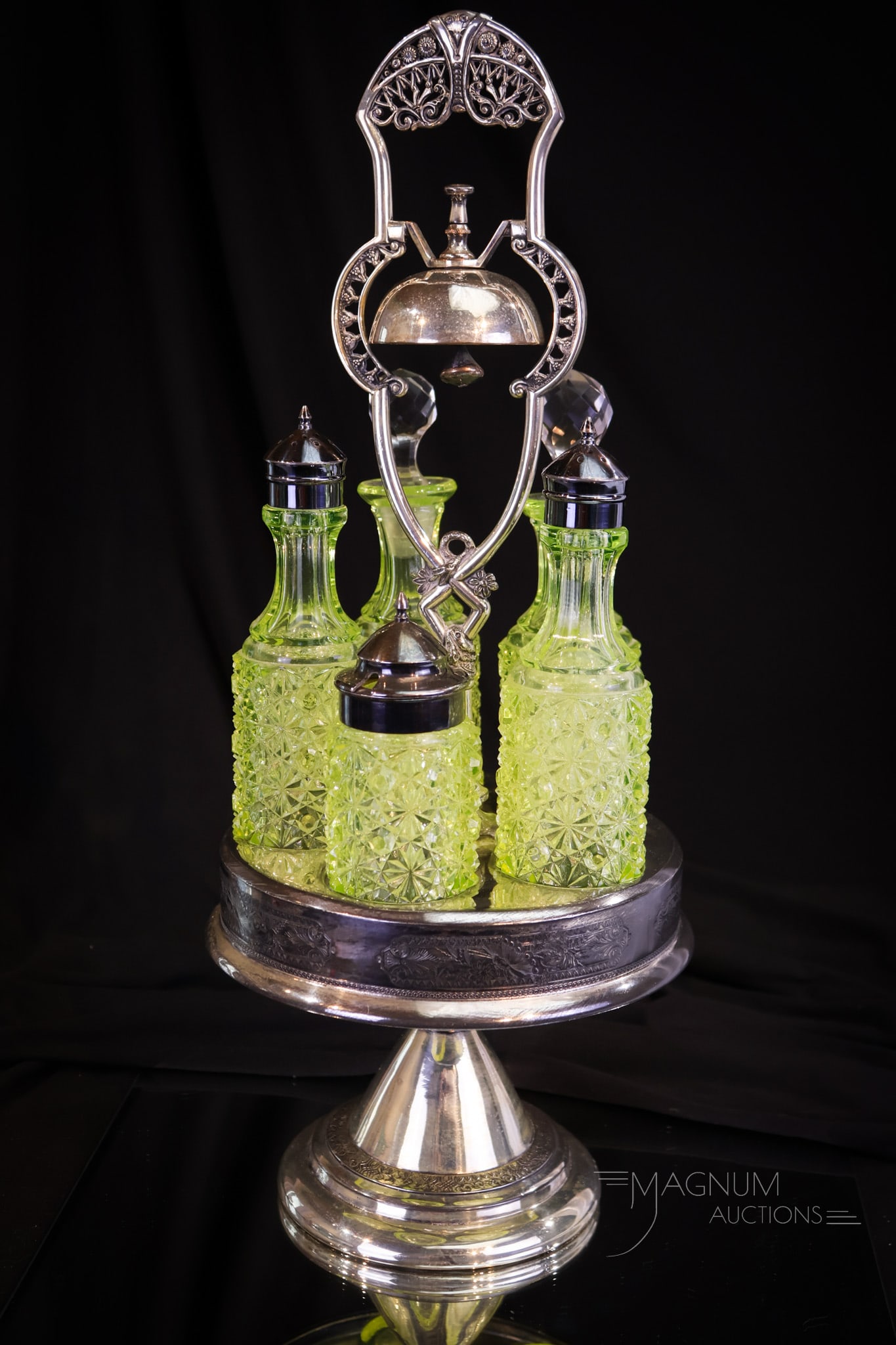 Meriden Silverplate Victorian Vaseline Hobb's Glass Cruet Condiment Castor (1 of 12)