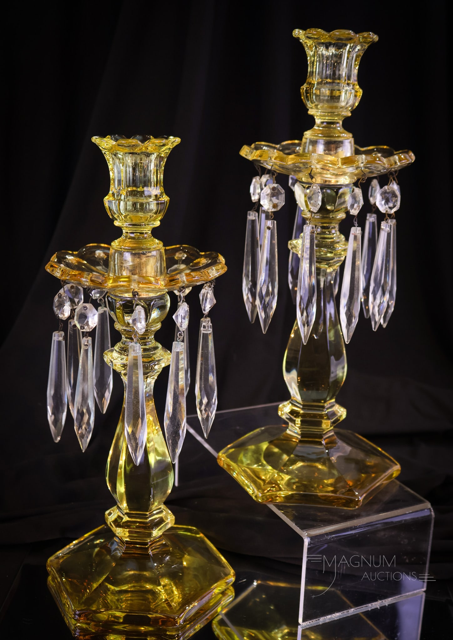 Pair Heisey Glass Sahara Old Williamsburg #300 Candlesticks (1 of 9)