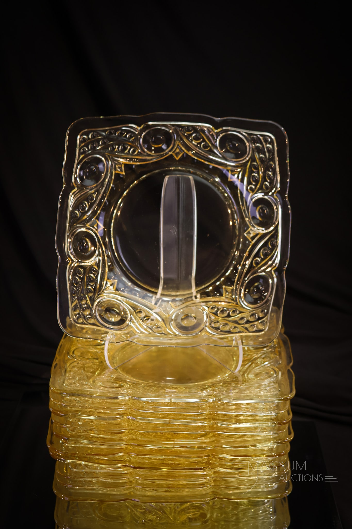 11 pc Lot Heisey Glass Ipswich Sahara 8" Plates (1 of 6)