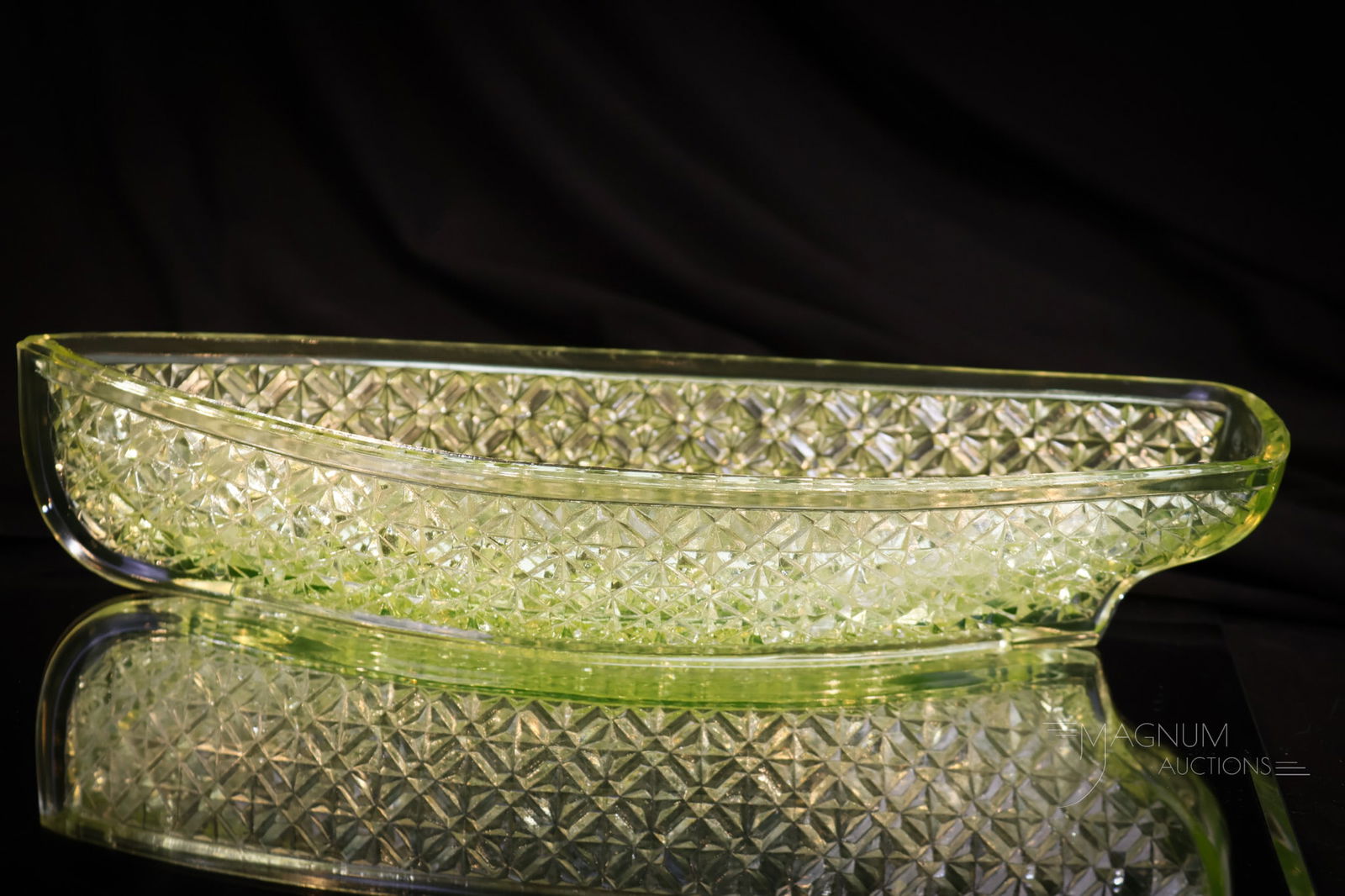 EAPG 11" Victorian Vaseline Glass Daisy & Button Yacht (1 of 5)