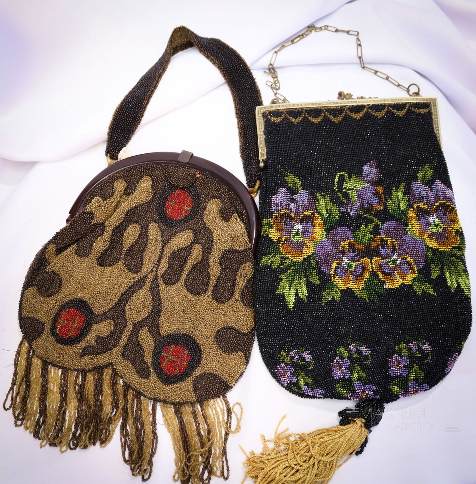 2 pc Lot Antique Glass Beaded Burses Bakelite & More (1 of 8)