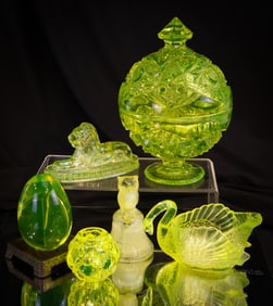 7 pc Lot Vaseline Miniature Glass Items Boyd & More