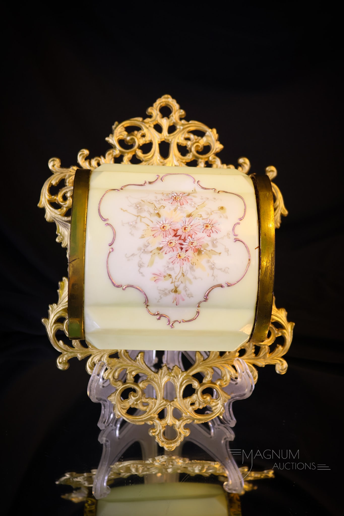 Marked Wavecrest Victorian Glass Whisk Broom Holder (1 of 5)