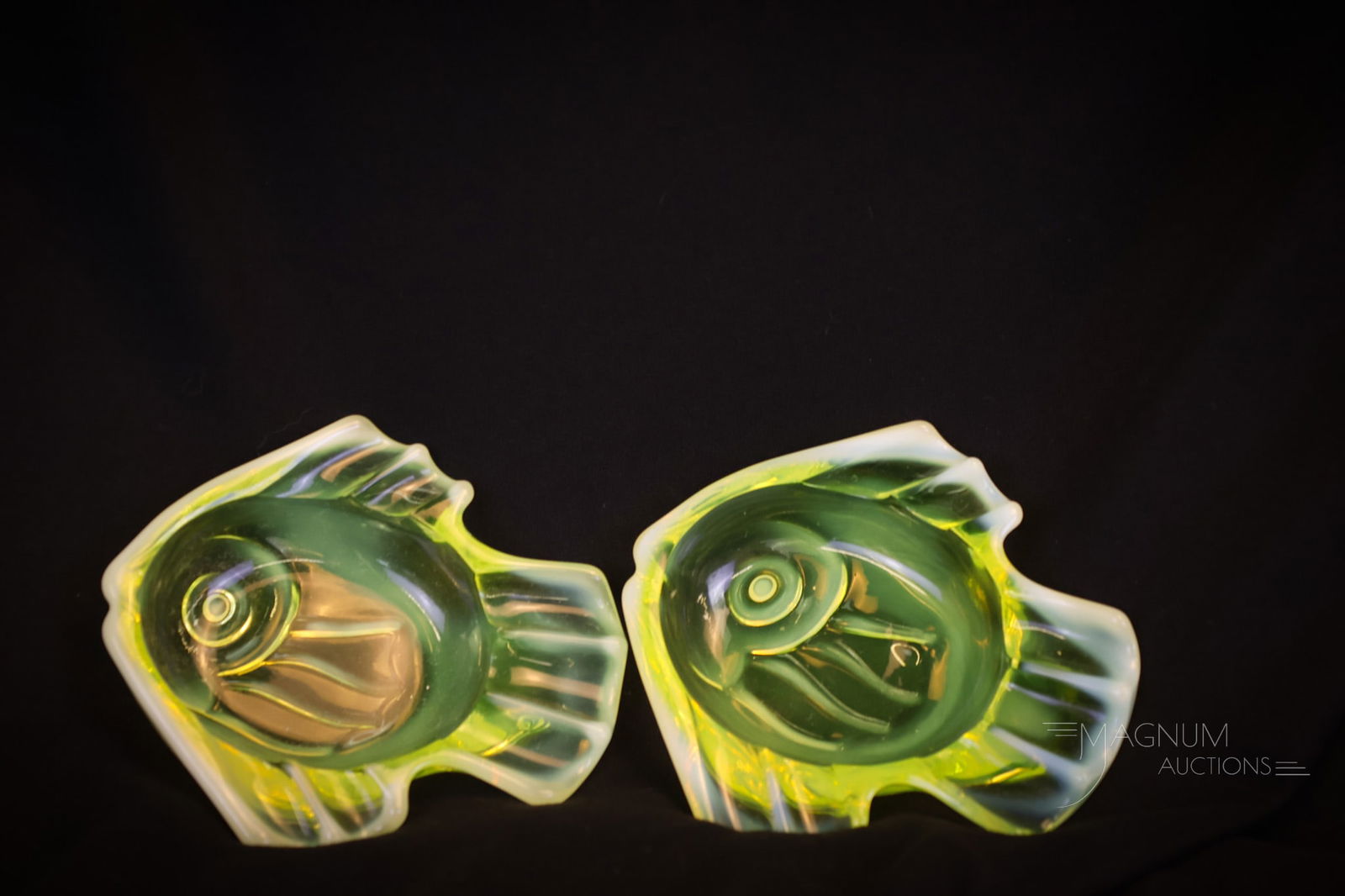 2 pc Lot Duncan Miller Sanibel Line Nautical pattern Vaseline Opalescent Fish Ash Trays (1 of 6)