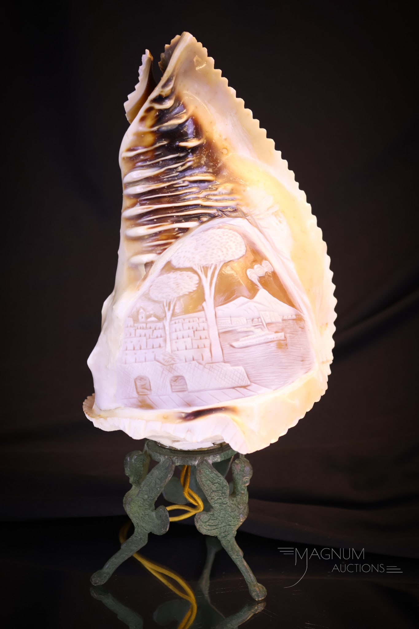 Antique Cameo Carved Shell Boudoir Lamp (1 of 8)
