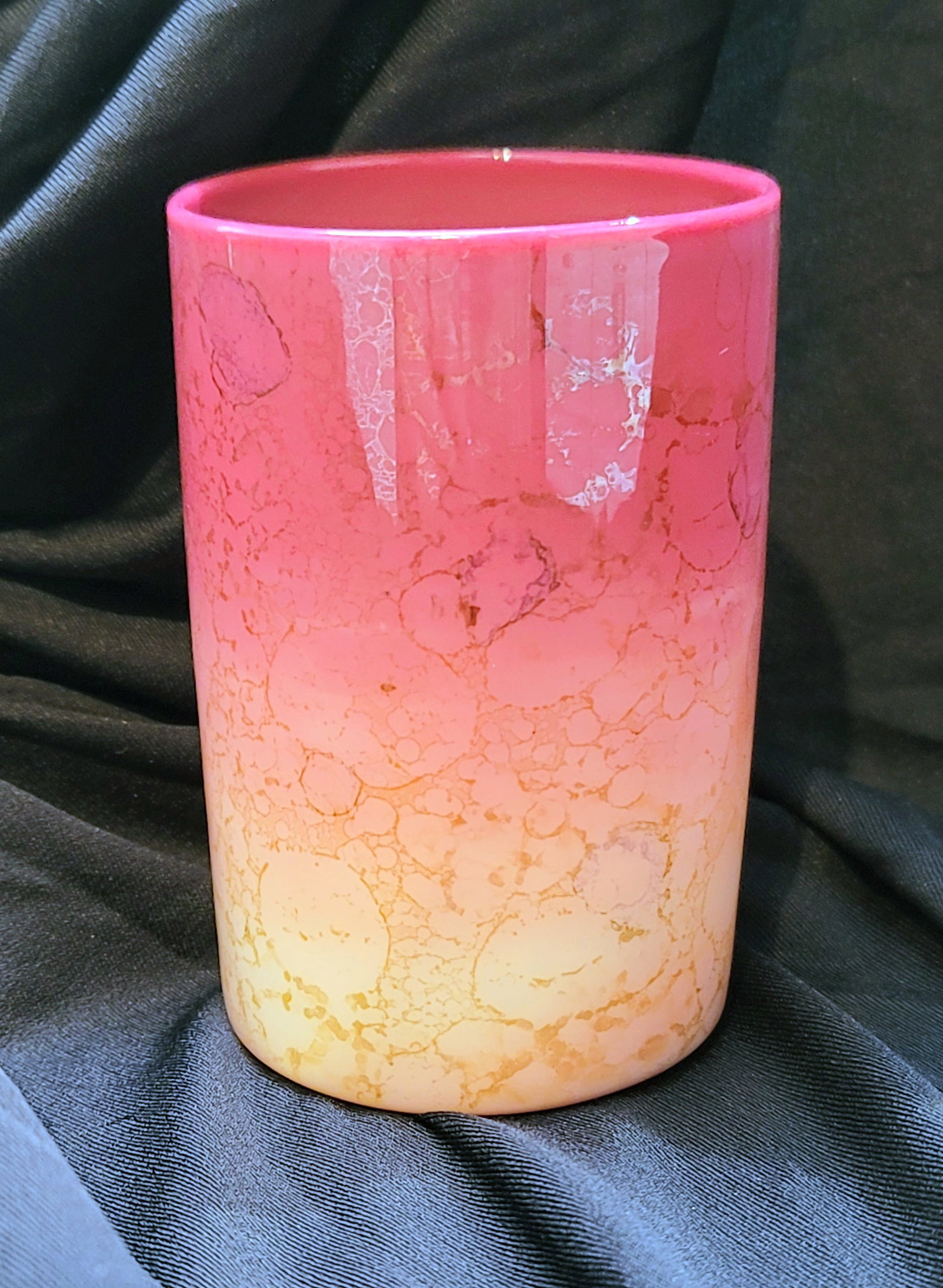 Victorian New England Peachblow Agata Tumbler: A beautiful New England peach blow Agata decorated Victorian glass tumbler. This fine example has rich graduated peach blow coloring and excellent Agata staining. The tumbler measures 2.5 inches diame