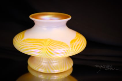 Signed Kew Blas Pulled Feather Iridescent Art Glass Vase
