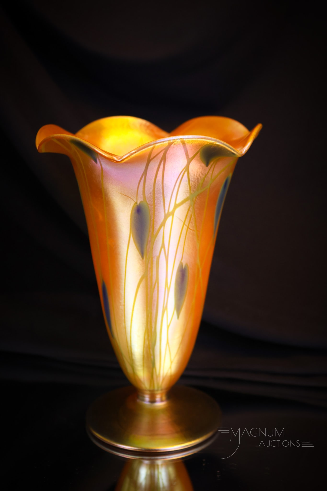 Durand Art Glass Iridescent Heart & Vine Vase (1 of 6)