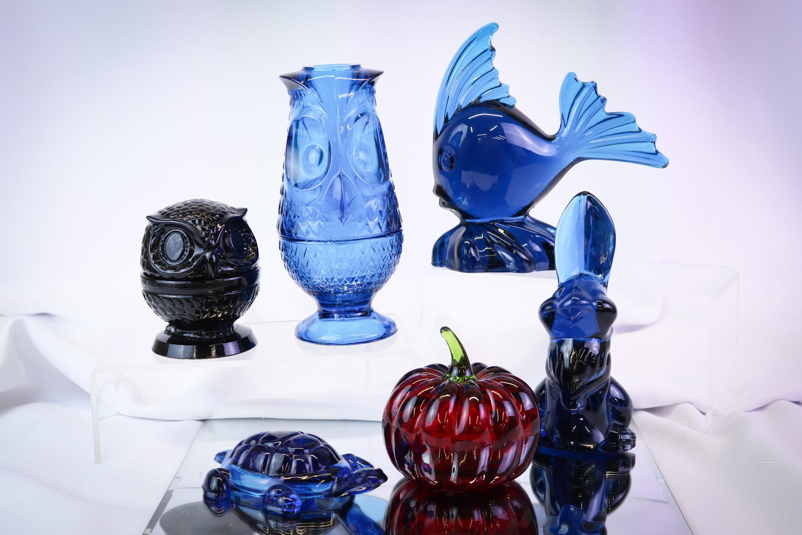 6 pc Lot Viking & More Figural Art Glass: Six finds in Viking Glass that'll make you go crazy. This lot offers a blue Viking owl fairy lamp. A Viking blue Angel fish. A black owl ring tree. A Viking Red pumpkin. Lastly, there is a blue Viking
