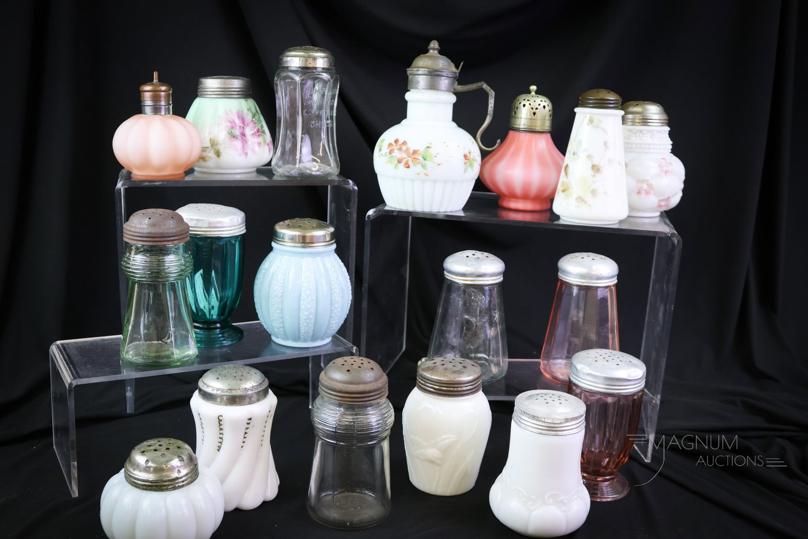 18 pc Lot Sugar Shaker Collecting Sweet Nothings: A way more than genrous lot of a plethra of shaker realted goodies to get you giddy. Something for everyone in this bounty of real gems. There are 17 sugar shaker or related shakers along with a syrup