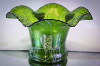 Plate Piece Imperial Freehand Emerald Green Lily Pad Iridescent Onion Skin Art Glass Vase