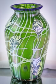 Plate Piece Imperial Freehand Emerald Green Iridescent Lily Pad Vase