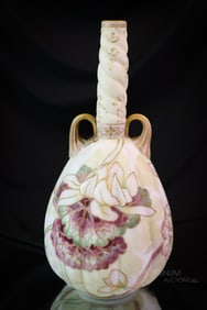 Mt. Washington Victorian Glass Crown Milano Water Lily 12 1/2" Vase