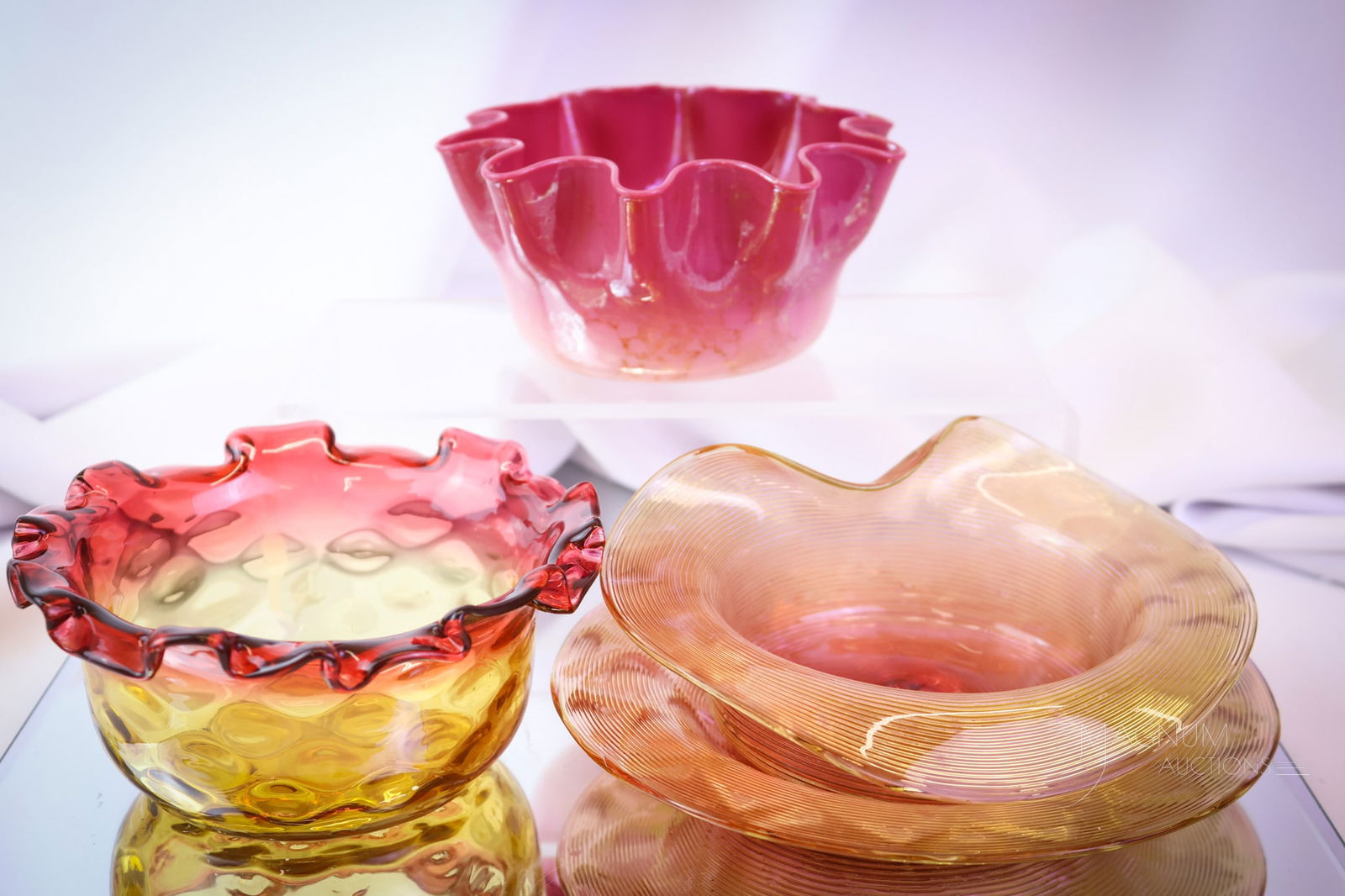 4 pc Lot Victorian Art Glass New England Peachblow Agata Amberina & Threaded: Four delights in Victorian art glass for your bidding pleasure. This lot includes a New England peachblow finger bowl with Agata stain. An amberina bowl. The last is a ruby with yellow threading finge