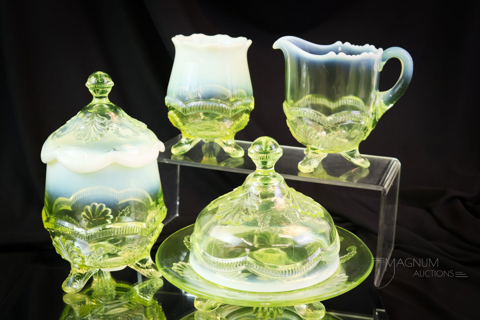 4 pc Albany Model Flint Uranium vaseline Opalescent Wreath & Shell table Set (1 of 10)