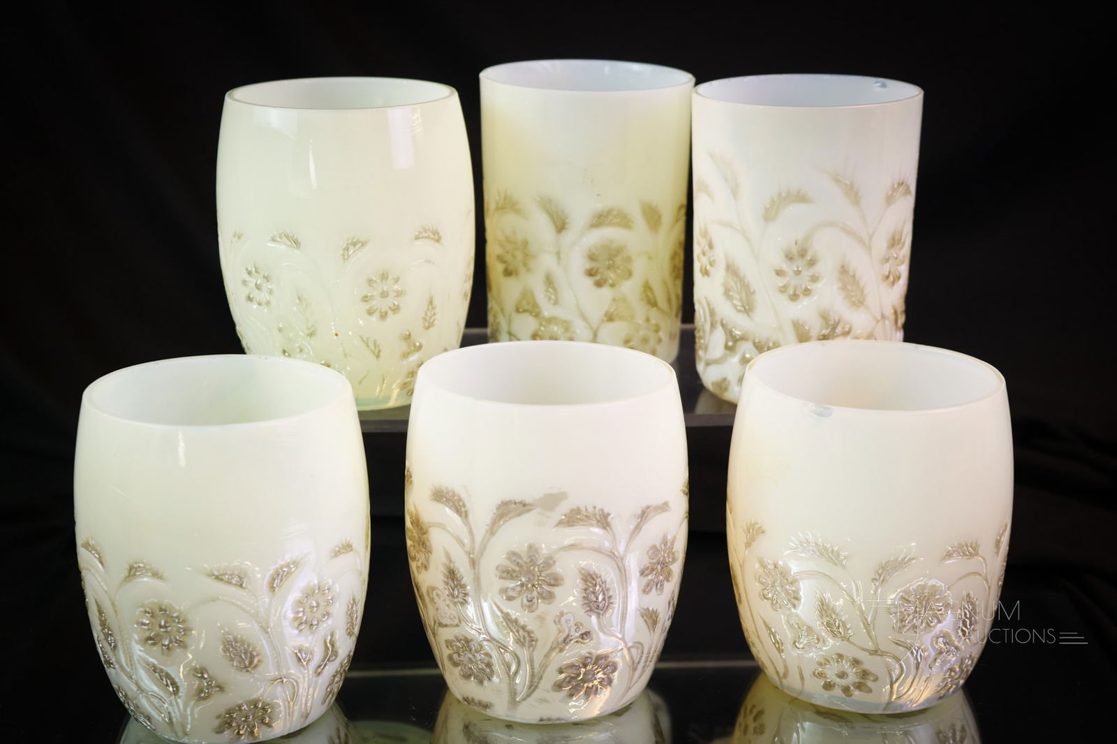 6 pc Lot Victorian Findlay Onyx Glass Tumblers: Four barrel-shaped and two straight-sided Victorian Findlay Onyx glass tumblers for your bidding enjoyment. The tallest measures 3 1/2". One barrel tumbler has an intact fracture. One has an inner rim