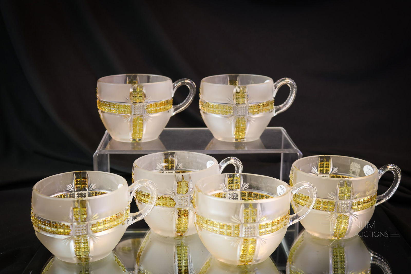 6 pc Set Dalzell Findlay Klondike Amberette Victorian Glass Punch Cups: A complete set of six Findlay Klondike pattern or Amberette punch cups for your bidding pleasure. Each has amber staining. Each cup measures 3 1/4" tall. SHIPPING NOTICE: If you choose not to utilize