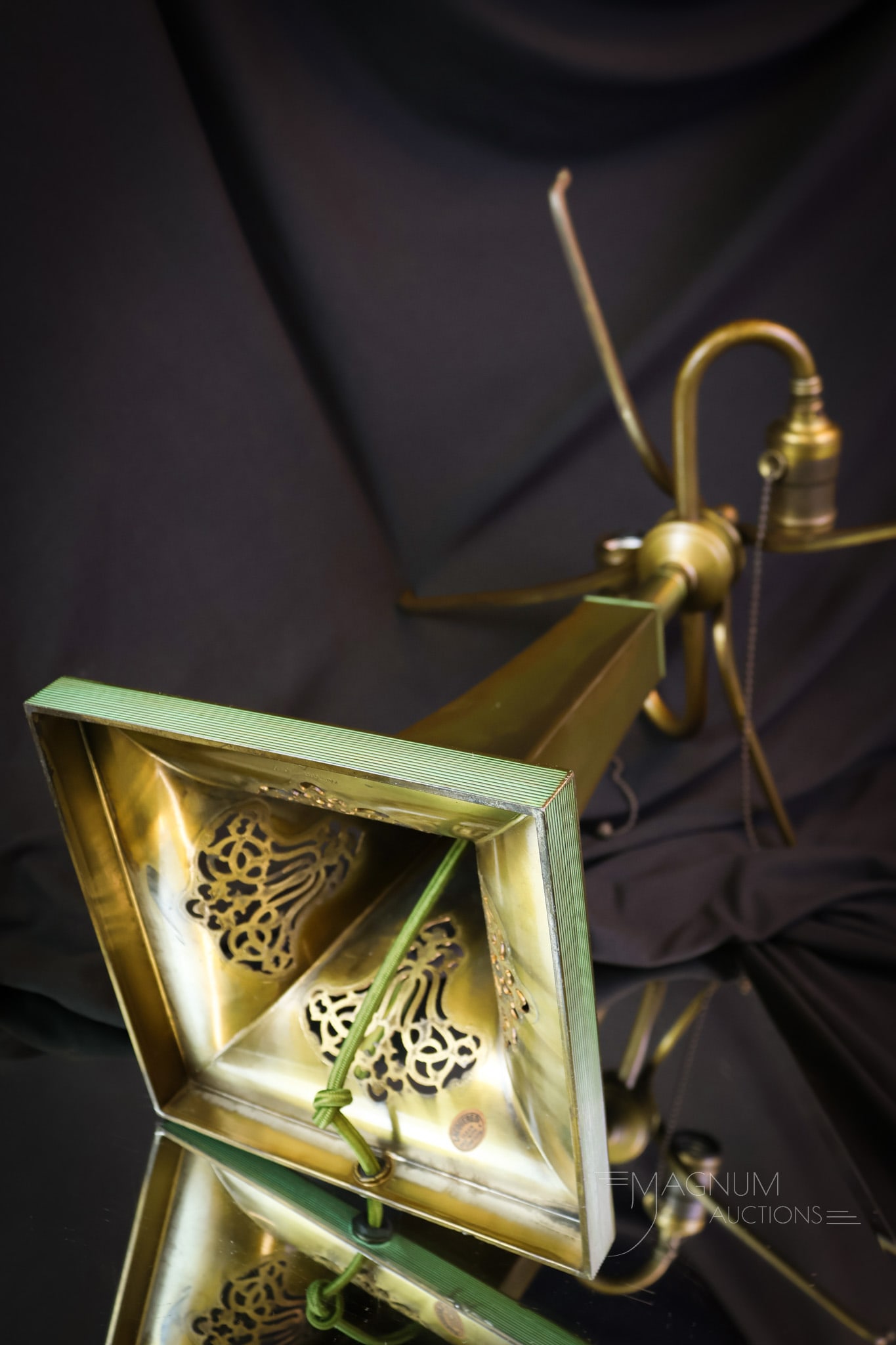 Pairpoint Magenta Reverse Painted Table Lamp - 10