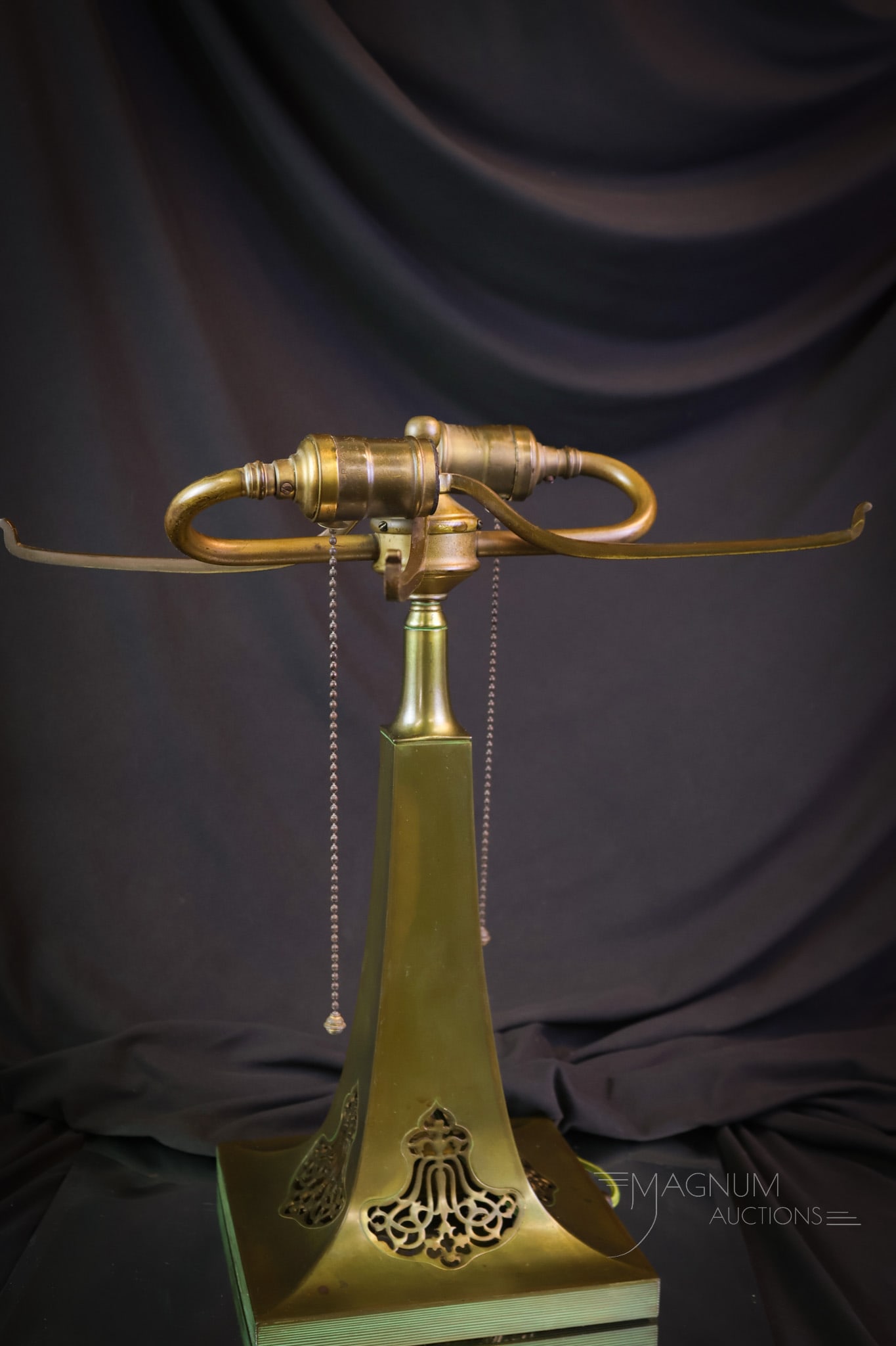 Pairpoint Magenta Reverse Painted Table Lamp - 8