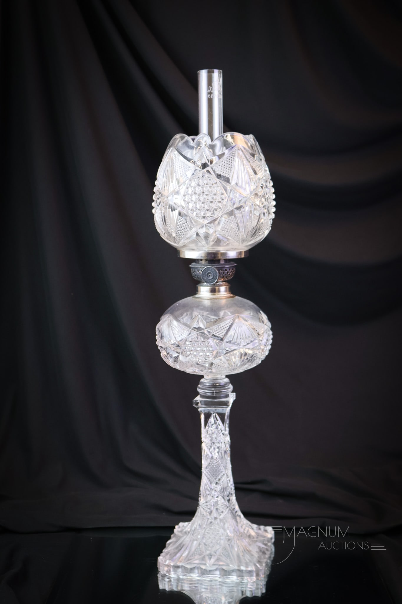 U.S. Glass Victorian Illinois Standard Oil Lamp (1 of 12)