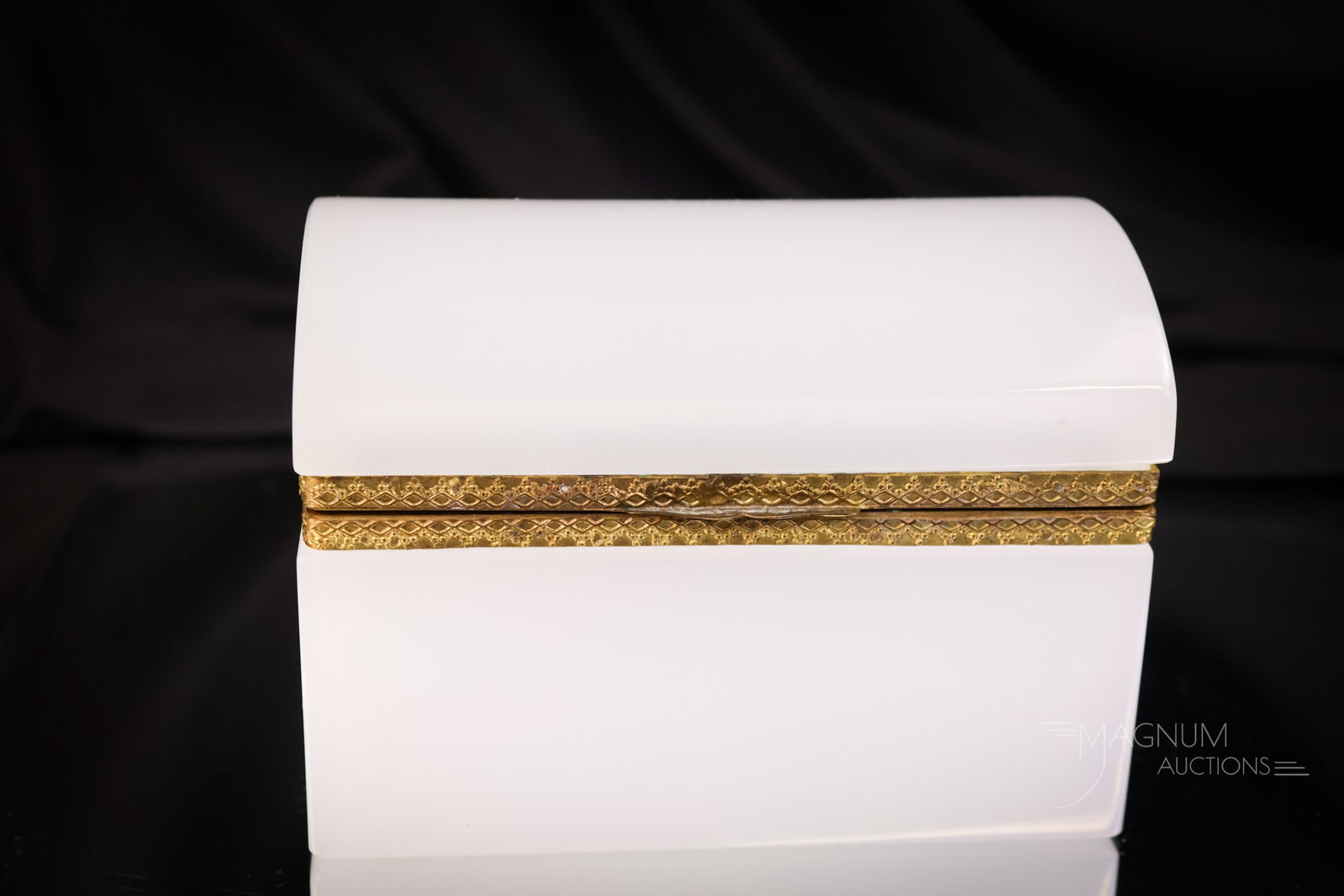 Baccarat White Opaline Glass Jewelry Casket (1 of 6)