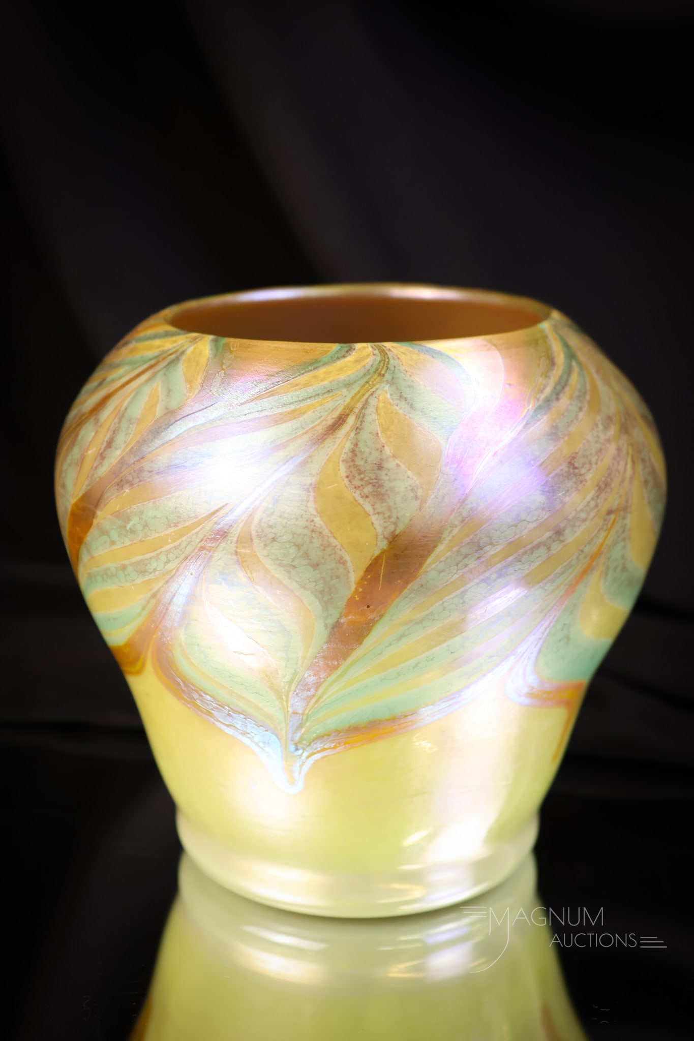 Trevaise Pulled Feather Art Glass Vase (1 of 7)
