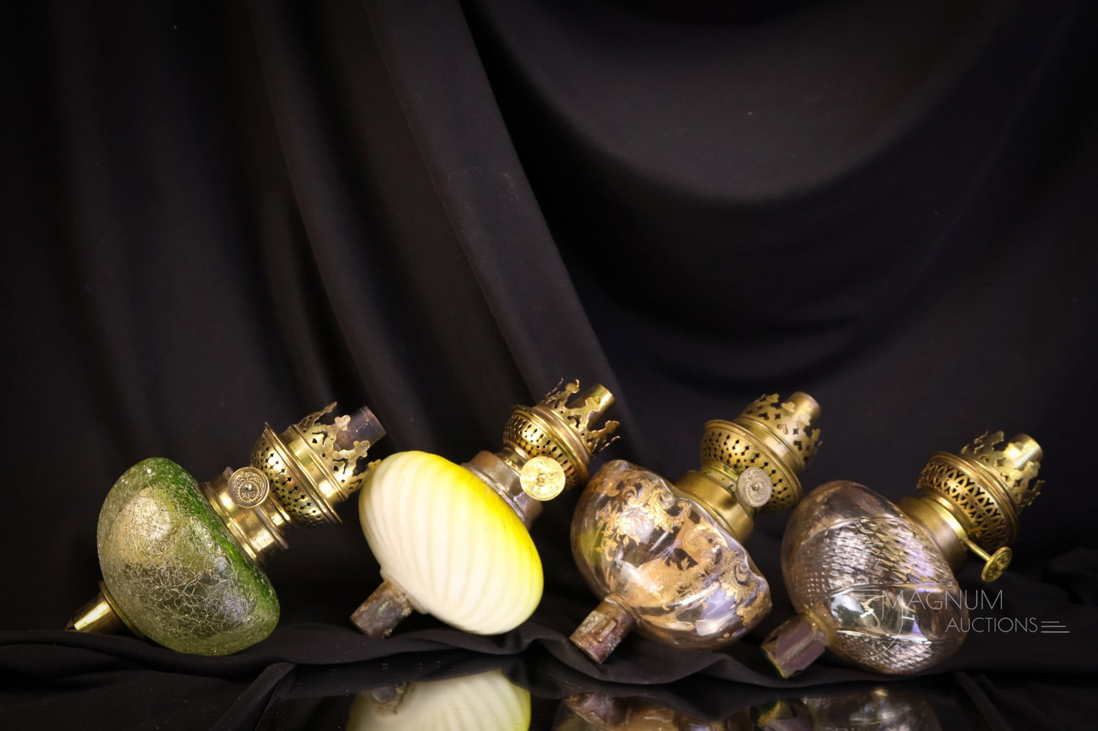 4 pc Lot Victorian Glass Peg Oil Lamps (1 of 17)