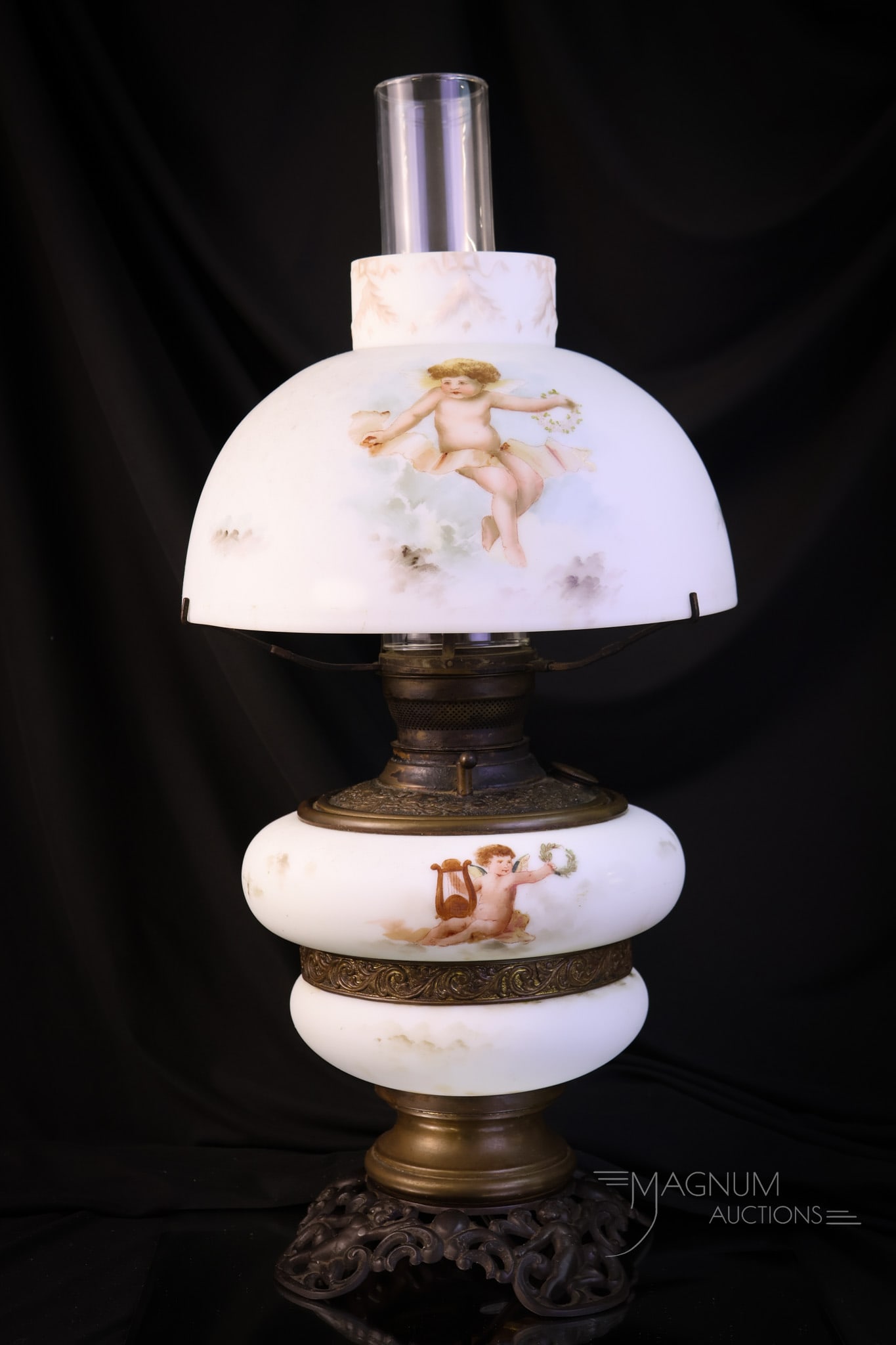 Wave Crest Cherub Decorated Victorian Glass Parlor Oil lamp (1 of 8)