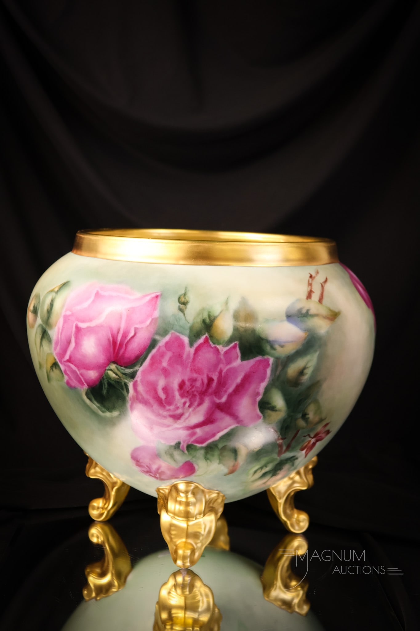D & Co. France Limoges 10 1/4" Roses Hand Painted Footed Jardinere: A nice find for your collection! This is a Delinieres & Co. Limoges French porcelain jardinere. This impressive piece has four gilt feet and is decorated with deep pink/red roses on a green ground. A 