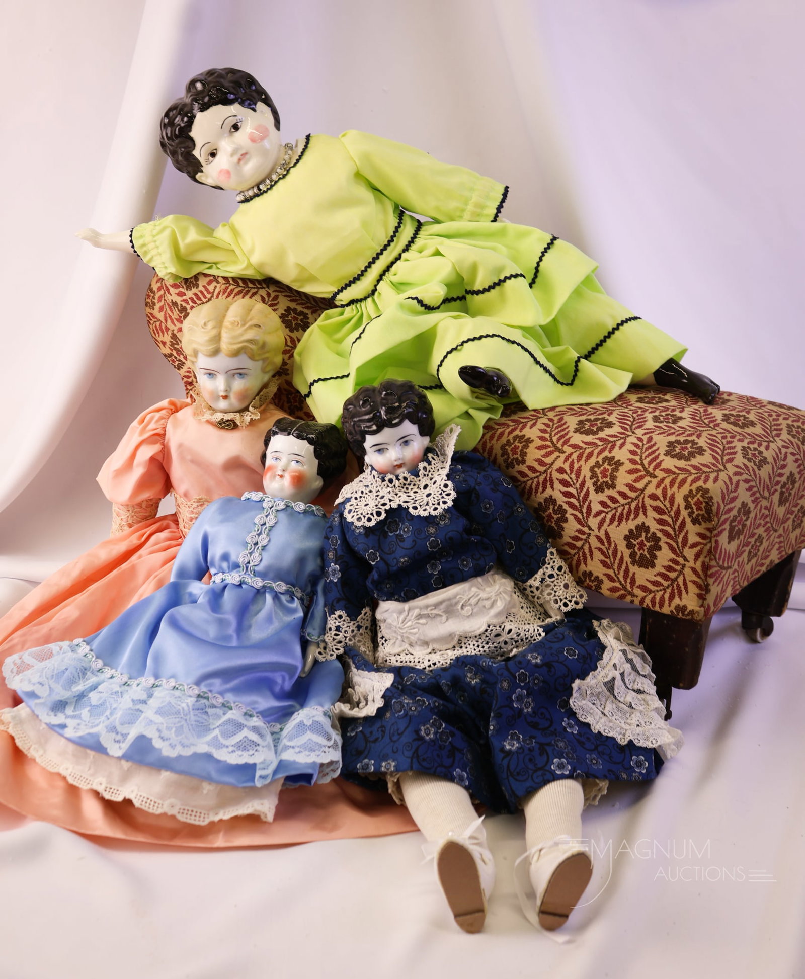 5 pc Lot Victorian Antique Doll Fainting Couch & China Dolls (1 of 15)