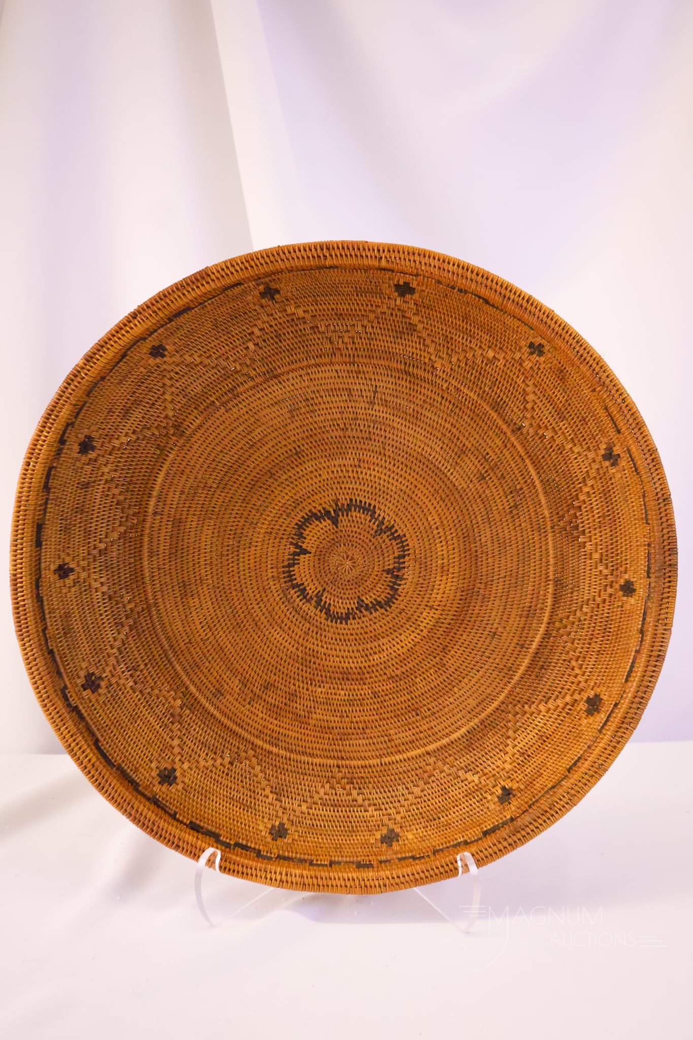Large Early Native American Coiled Basket Bowl: A museum find in a large Native American coiled basket bowl. This piece has fine detail and design. The piece measures 3" tall and 15 1/2" in diameter.