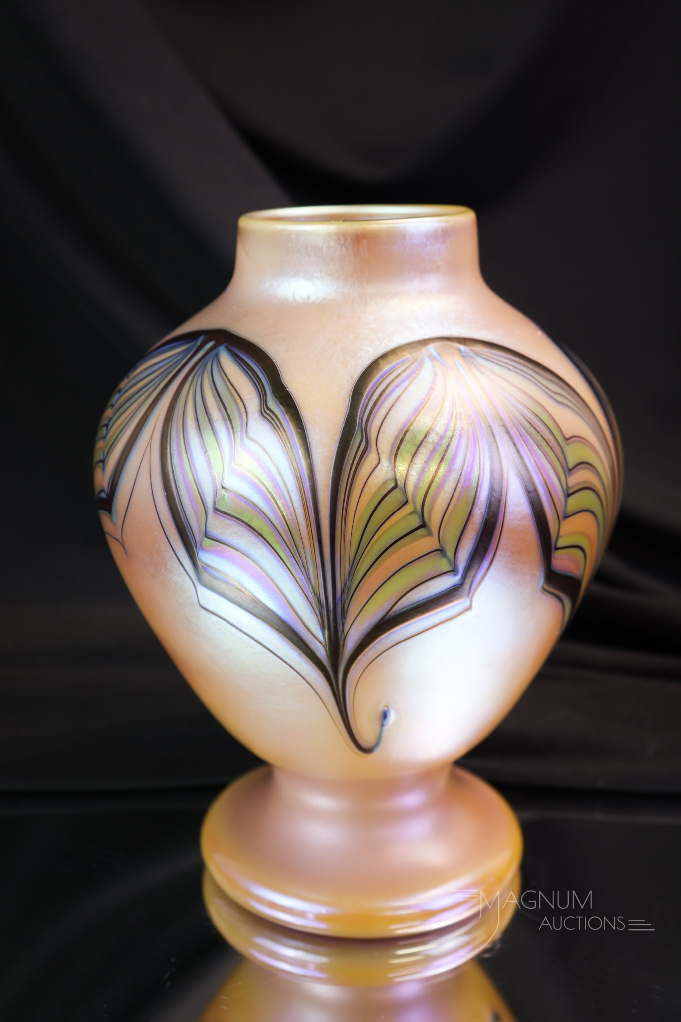 Signed Orient & Flume 1976 Gold Iridescent Pulled Feather Art Glass Vase (1 of 6)