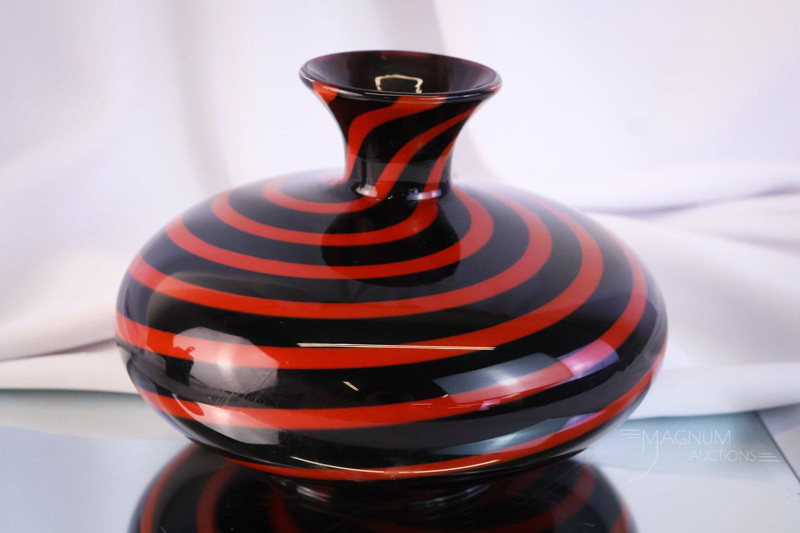 Archimede Seguso Italian Murano Modernist Art Glass Vase: A beautiful find in Italian art glass. This is an Archimede Seguso Murano Modernist design art glass vase. This piece is in black with red spiraling swirls. The vase measures 6" tall and 8" wide.