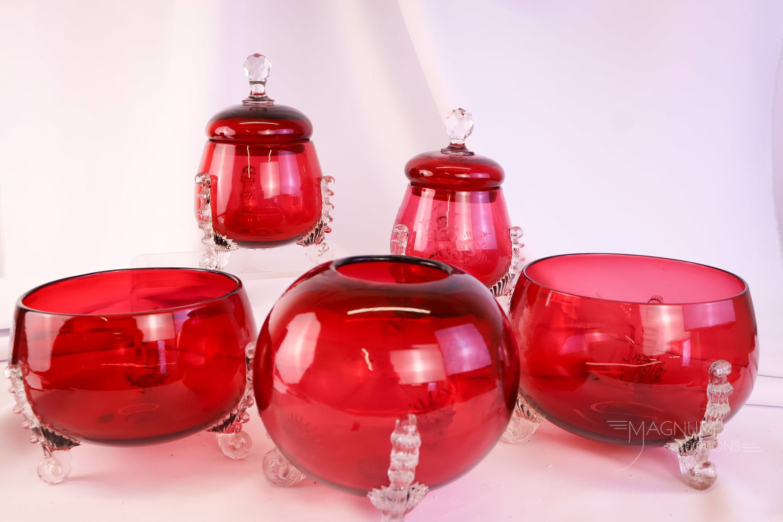 5 pc Lot Hobbs Leighton Victorian Ruby Glass: Five nice finds in Victorian Hobbs Leighton glass. This offering is in ruby glass and offers various forms. There are two large open bowls. A rose bowl. A covered sugar bowl. Lastly, there is a covere