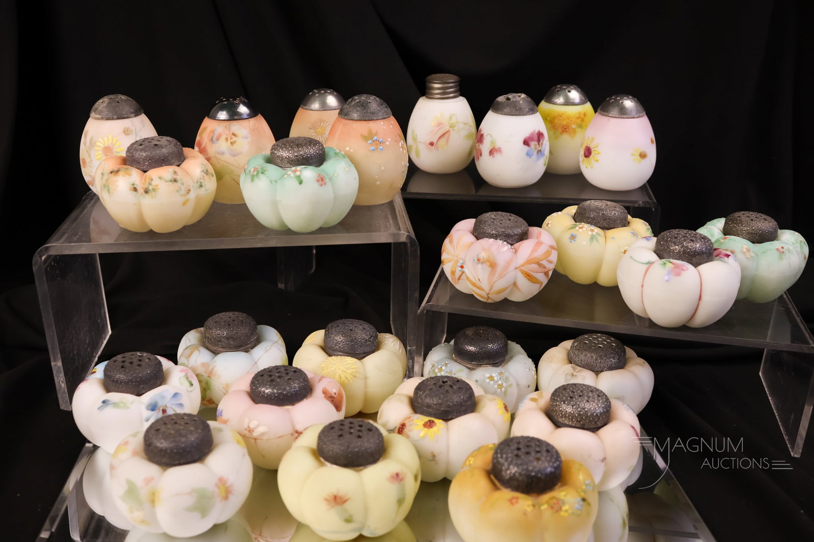 25 pc Lot Mt. Washington Art Glass Salt Shakers Eggs & Tomatoes (1 of 8)