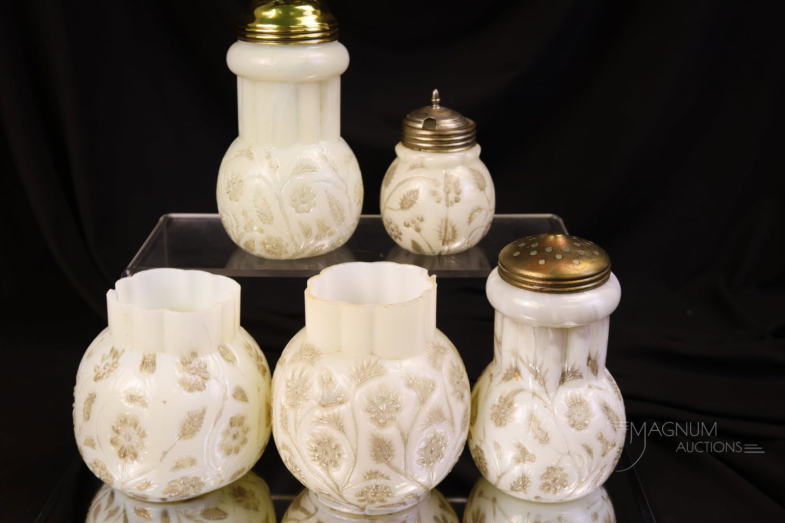 5 pc Lot Victorian Findlay Onyx Glass Sugar Shakers & More (1 of 13)