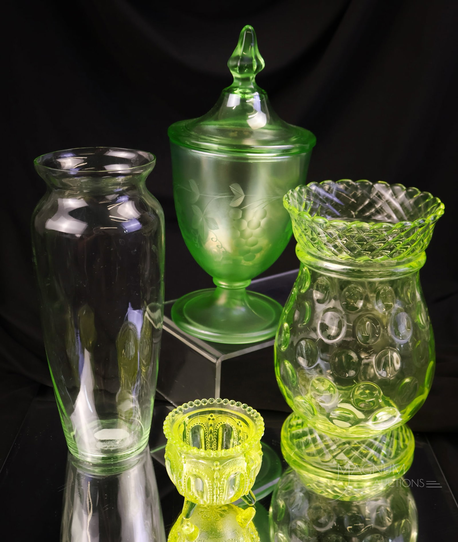 4 pc Lot Glowy Uranium Glass (1 of 12)