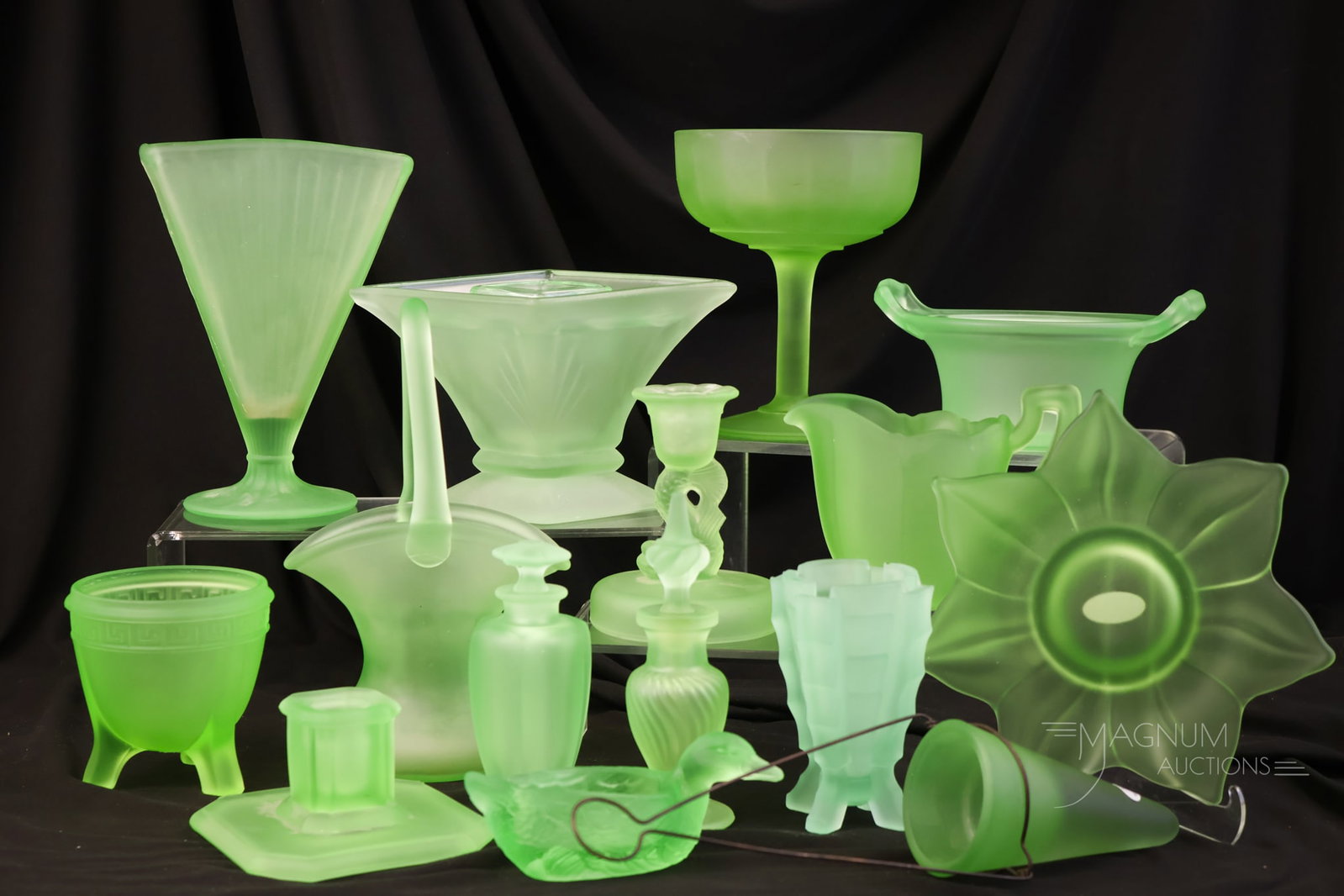 15 pc Shiner Lot Uranium & More Green Satin Glass Goodies (1 of 6)