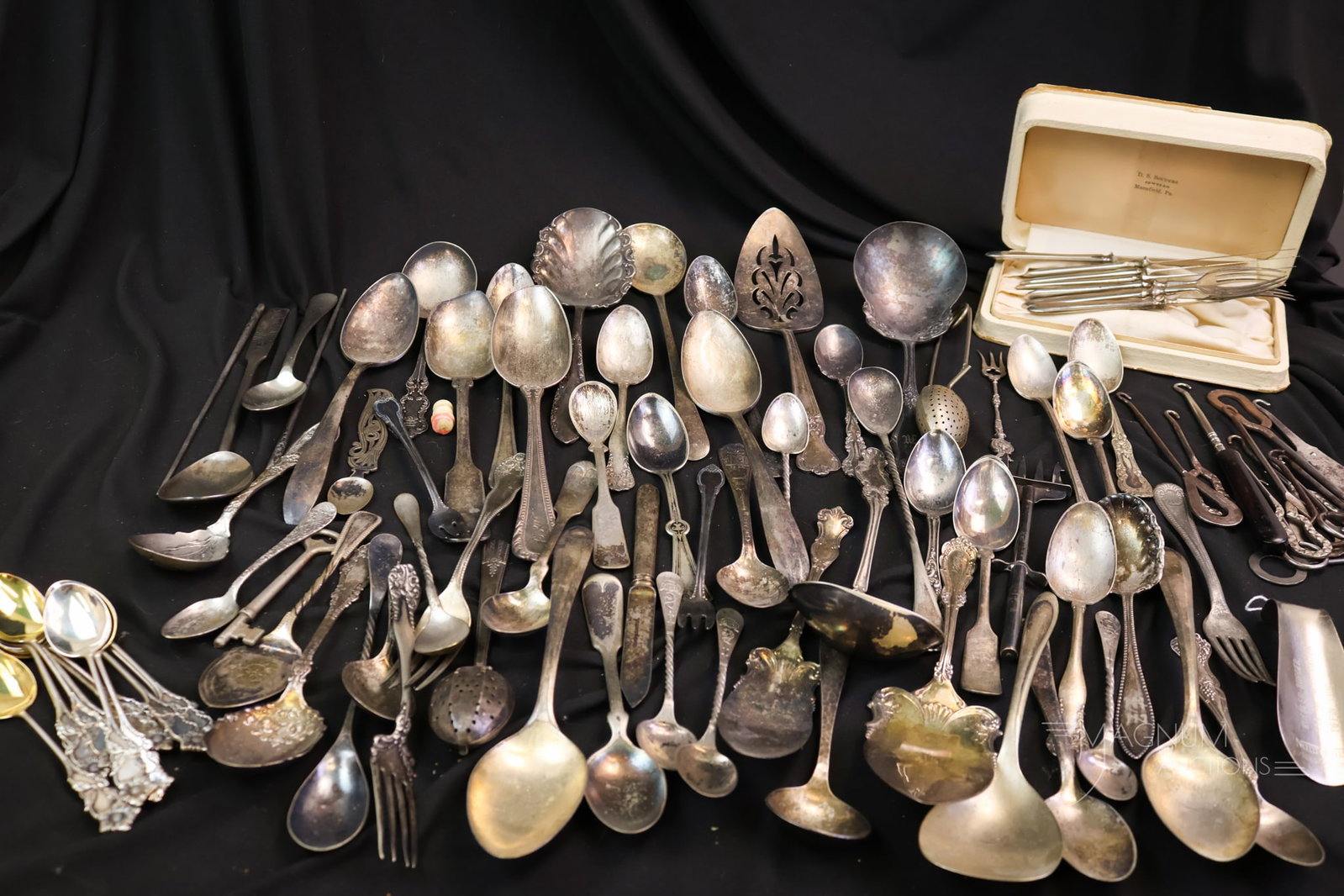 94 pc Lot Antique Vintage Silverplate (1 of 11)