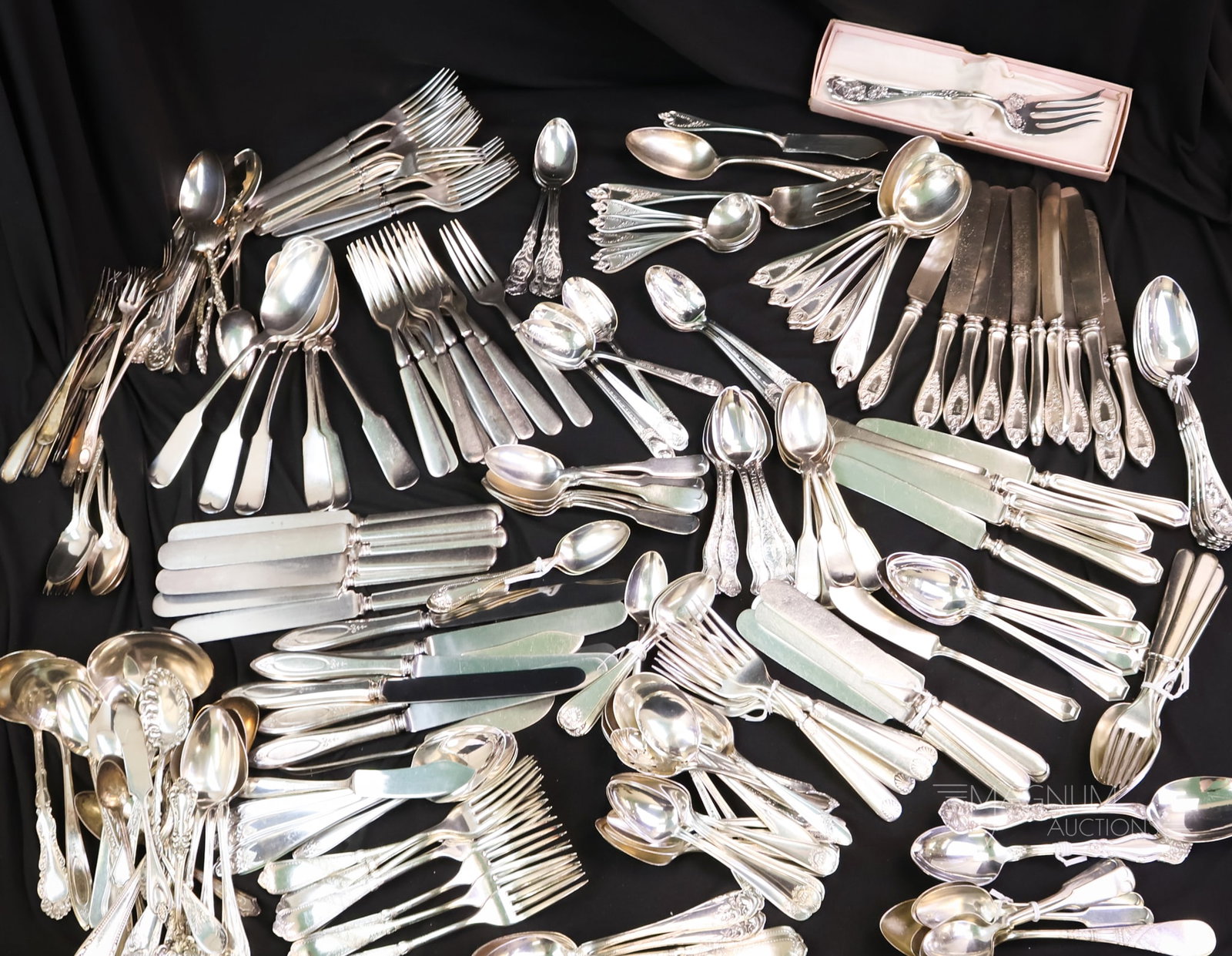 284 pc Lot Antique Vintage Silverplate Flatware (1 of 13)