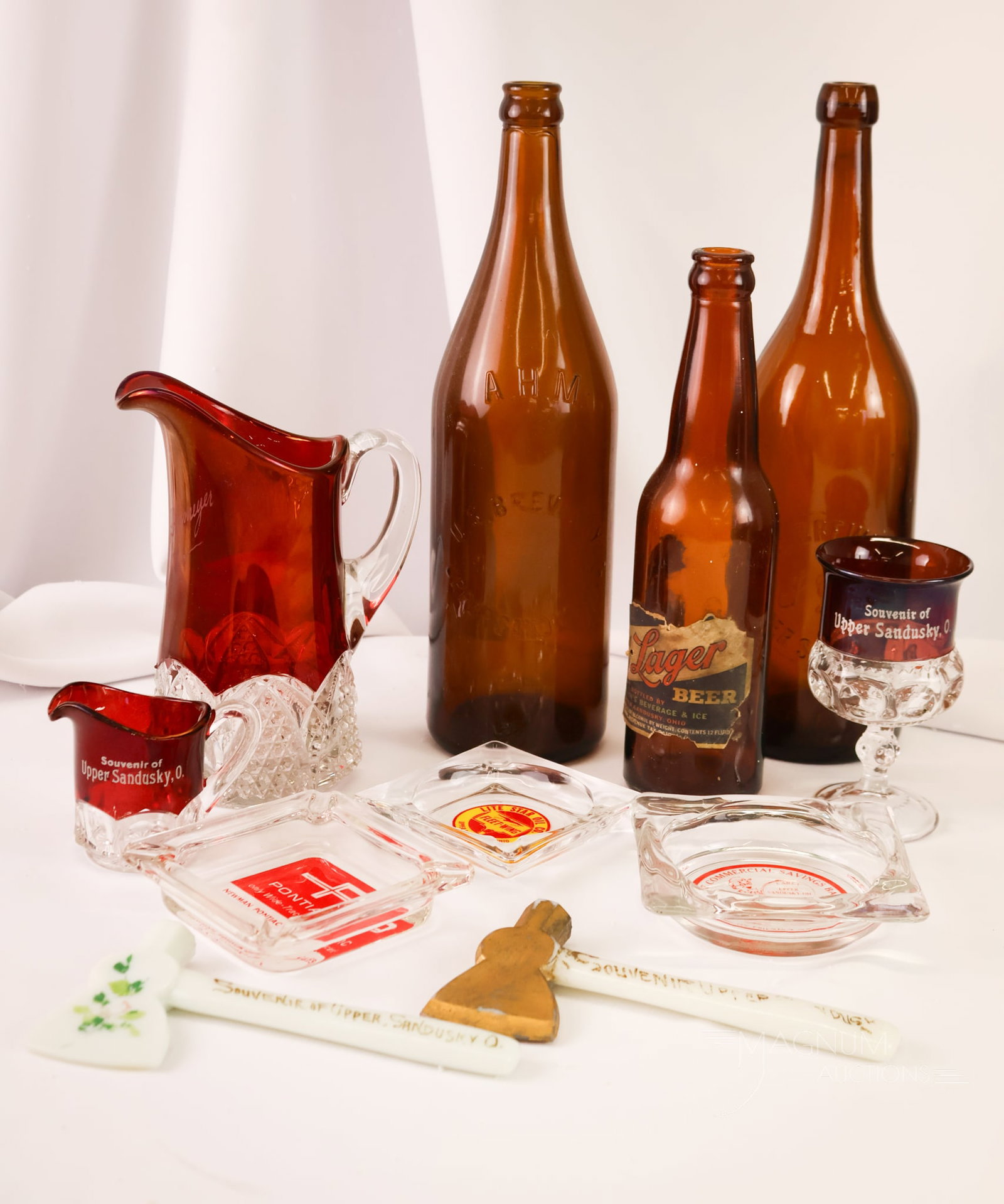 11 pc Lot Upper Sandusky, OH Advertising Glassware Breweriana: An eleven-piece lot of antique Upper Sandusky advertising pieces. This lot includes three Upper Sandusky brewery bottles in amber. There are two Upper Sandusky brewery along with a Frieman's. There ar