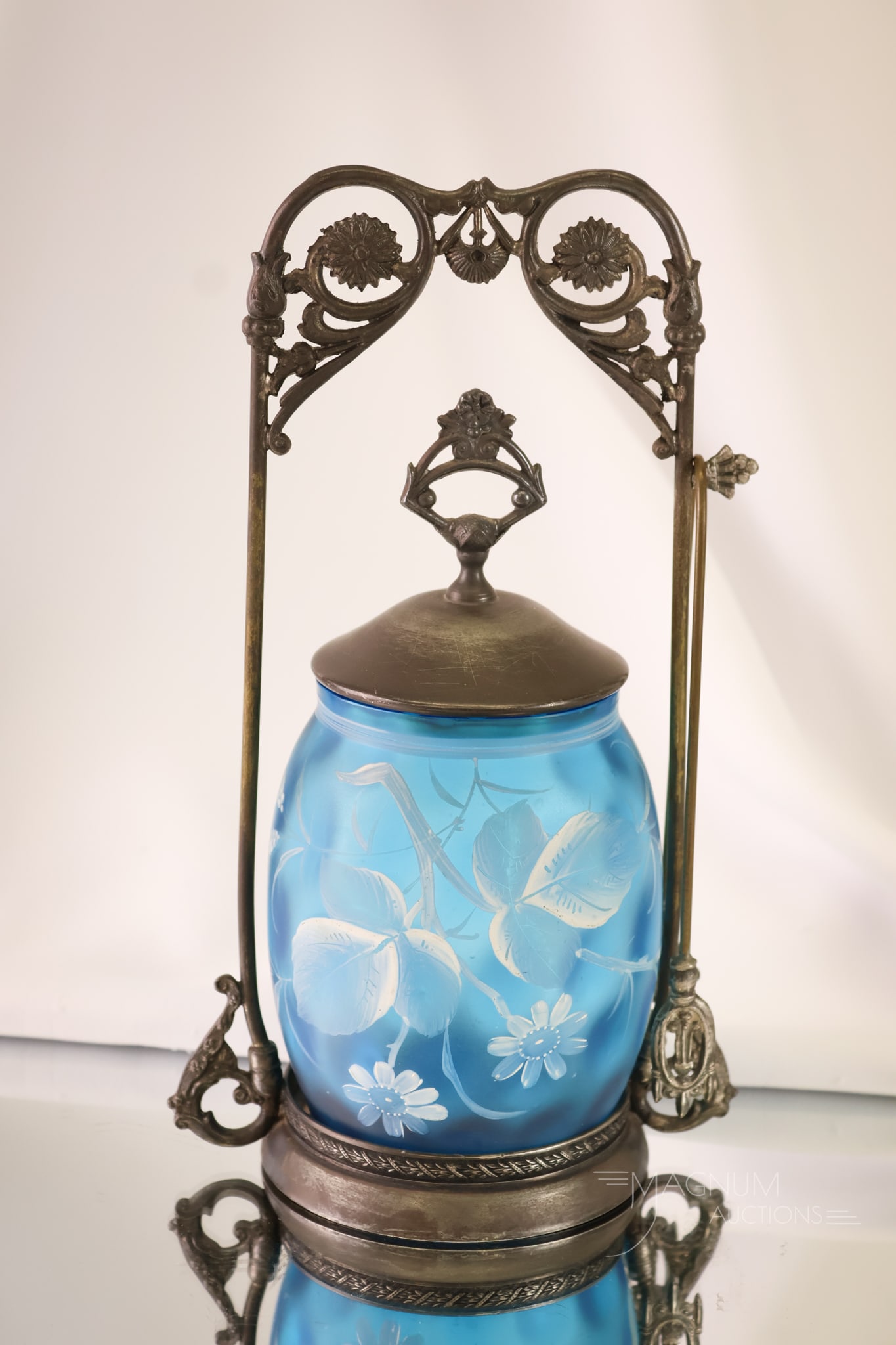 Taunten Victorian Silverplate Blue Enameled Glass Cameo Pickle Castor (1 of 14)