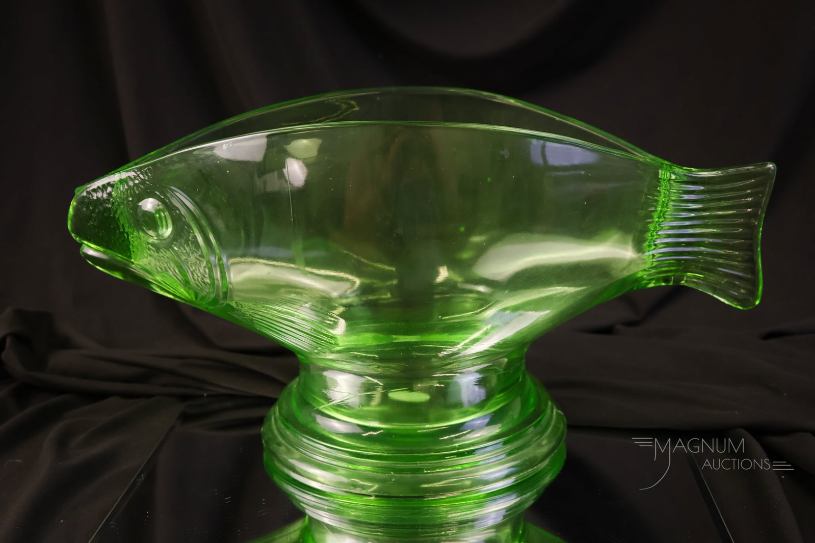Rare L.E. Smith Figural Uranium Green Glass Fish Bowl (1 of 6)