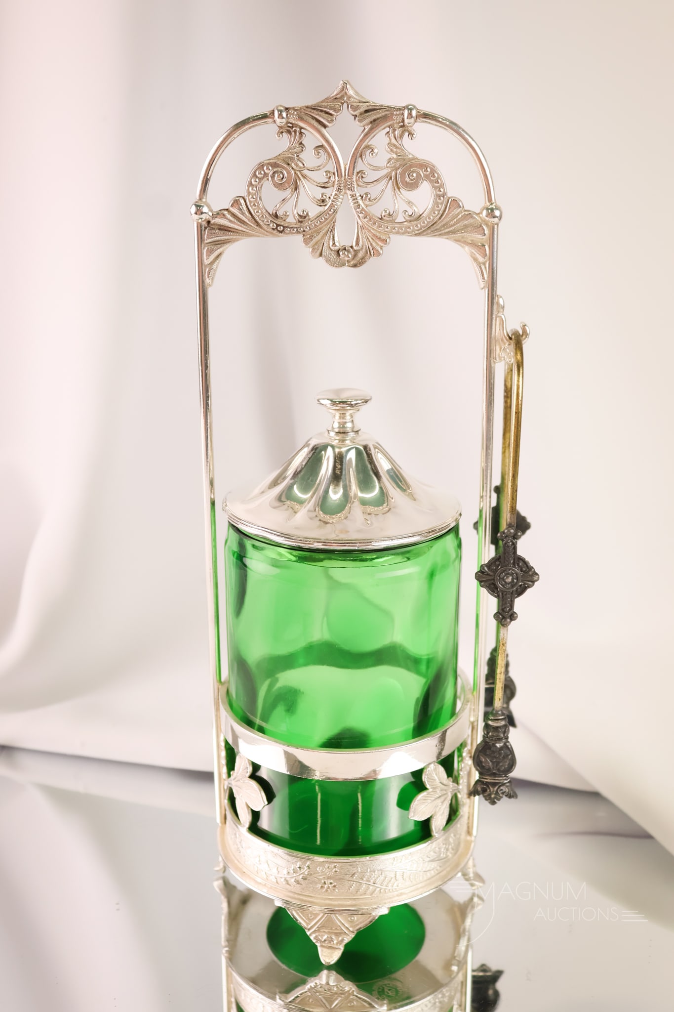 Pairpoint Silverplate Victorian Emerald Green Glass Pickle Castor (1 of 7)