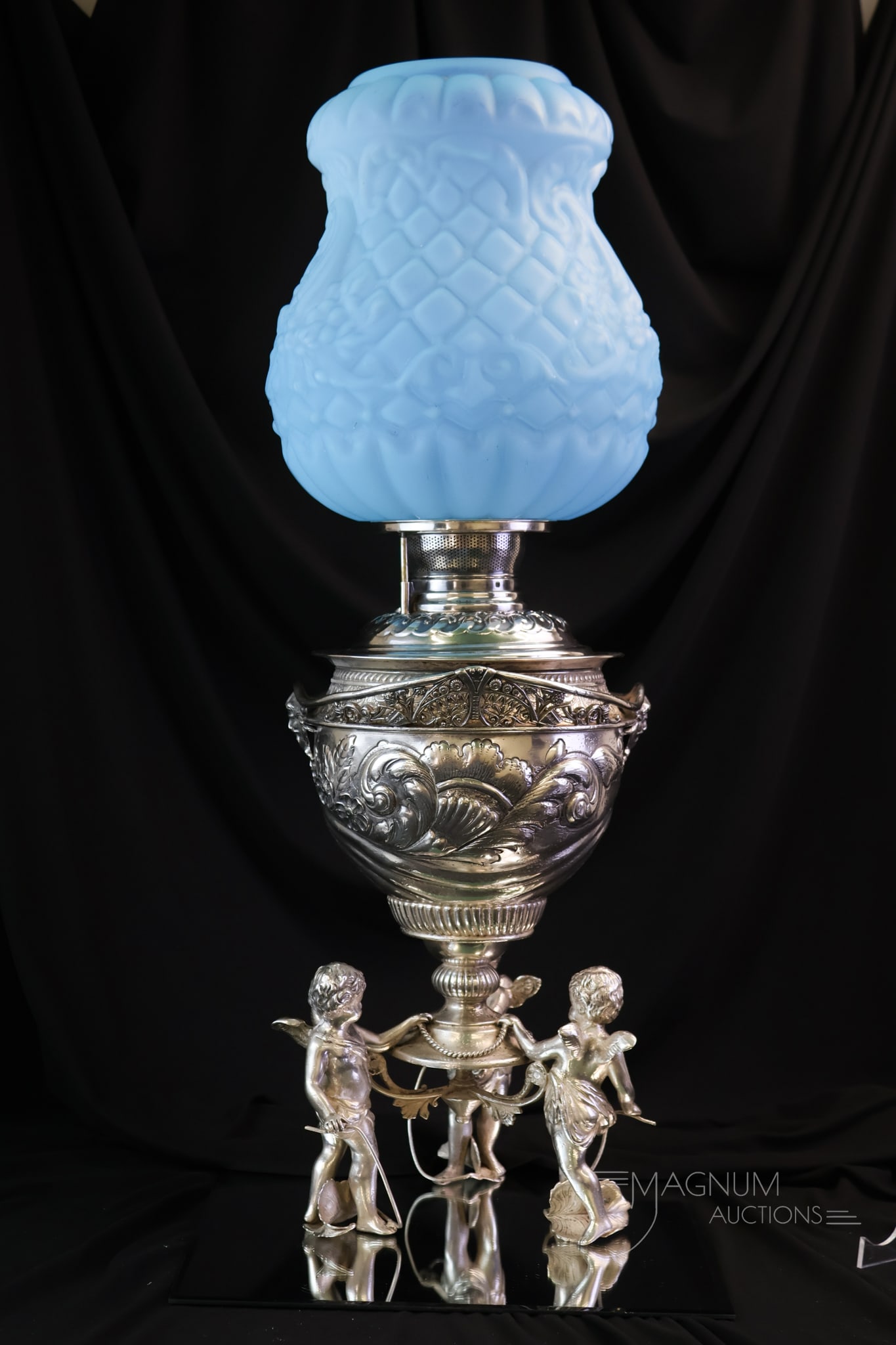 Victorian Silverplate Triple Cherub Banquet Oil Lamp (1 of 16)