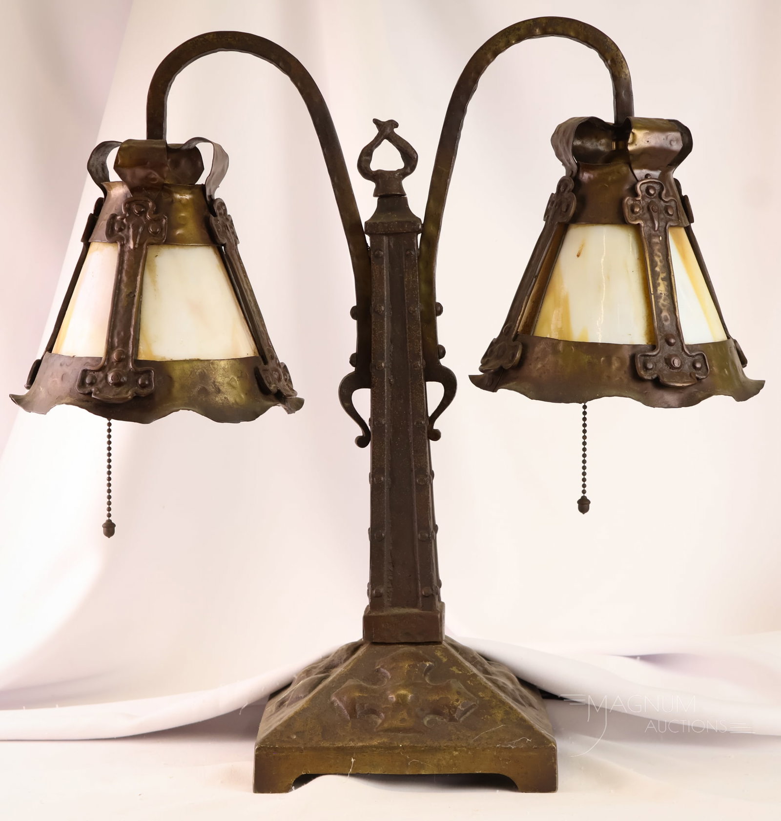 Cincinnati Artistic Wrought Iron Works Arts & Crafts Slag Glass Table Lamp: A beautiful estate fresh antique Arts & Crafts period table lamp. This was made by the Cincinnati Artistic Wrought Iron Works. The lamp features bent slag panel shades and the original finish. The